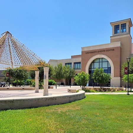 Howard Johnson By Wyndham San Marcos Exterior photo