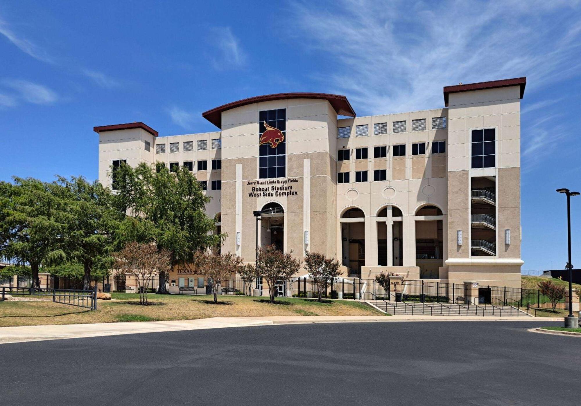 Howard Johnson By Wyndham San Marcos Exterior photo
